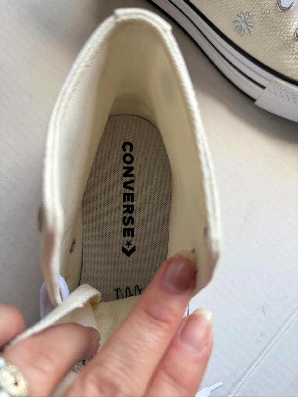 Converse High Top Sneakers in Cream and White with Floral Embroidery NWOB Size 6 - Picture 11 of 14